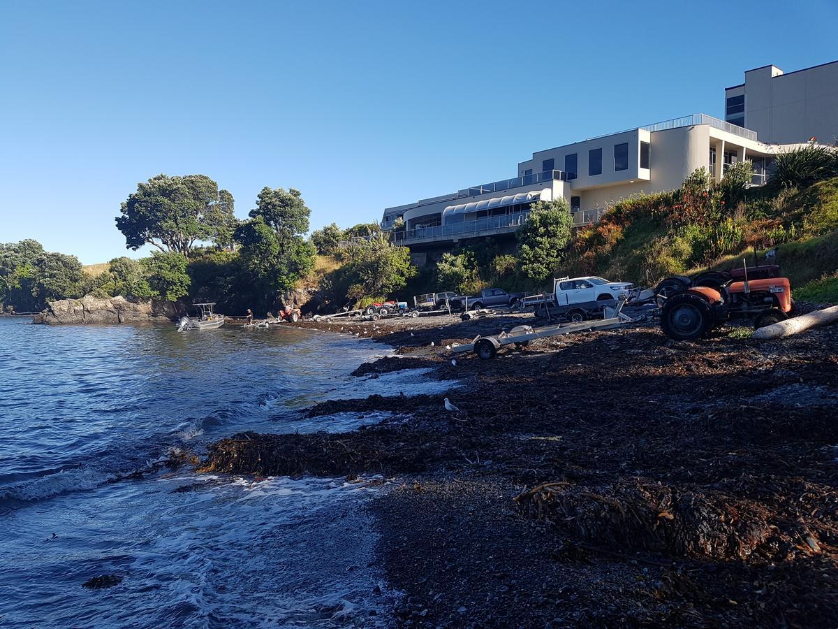 Te Kaha Beach Hotel Luaran gambar