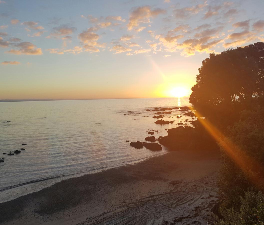 Te Kaha Beach Hotel Luaran gambar