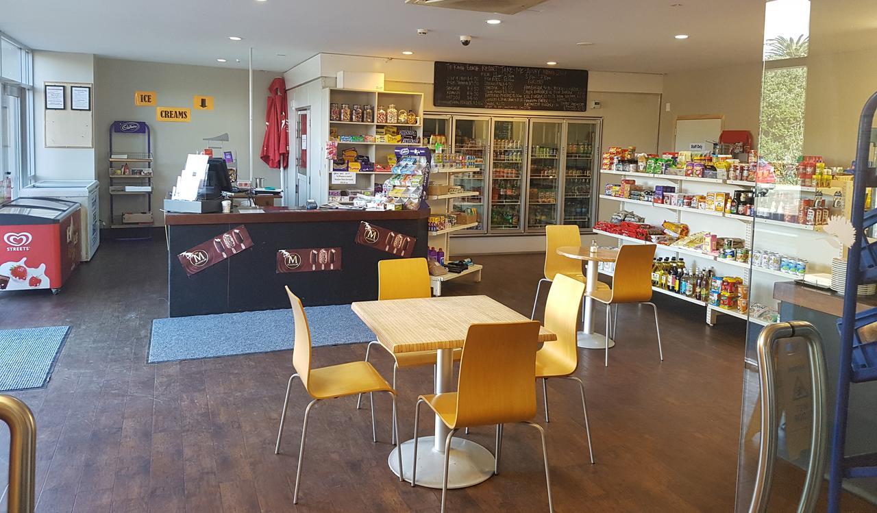 Te Kaha Beach Hotel Luaran gambar