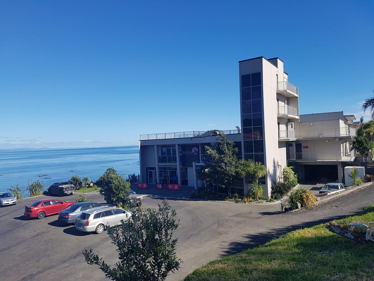 Te Kaha Beach Hotel Luaran gambar