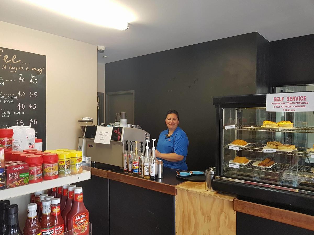 Te Kaha Beach Hotel Luaran gambar