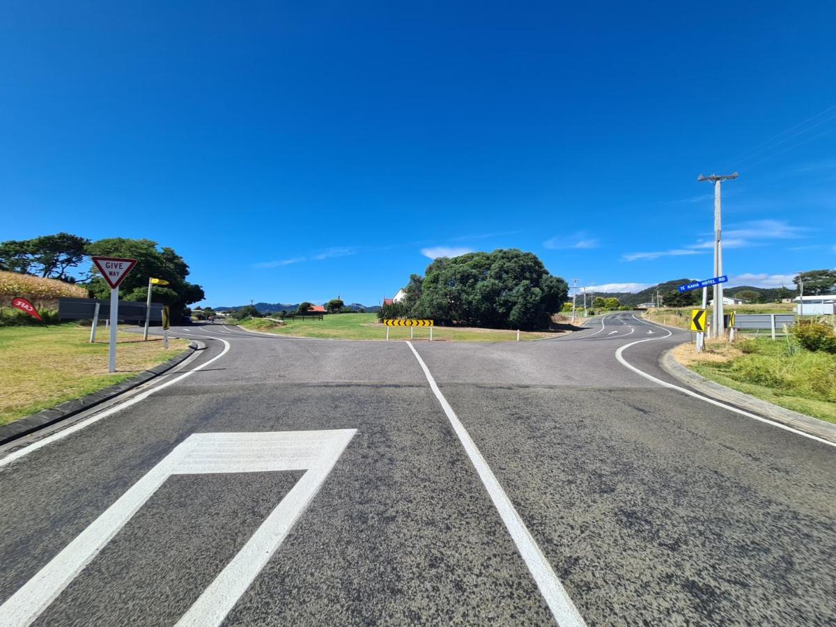 Te Kaha Beach Hotel Luaran gambar